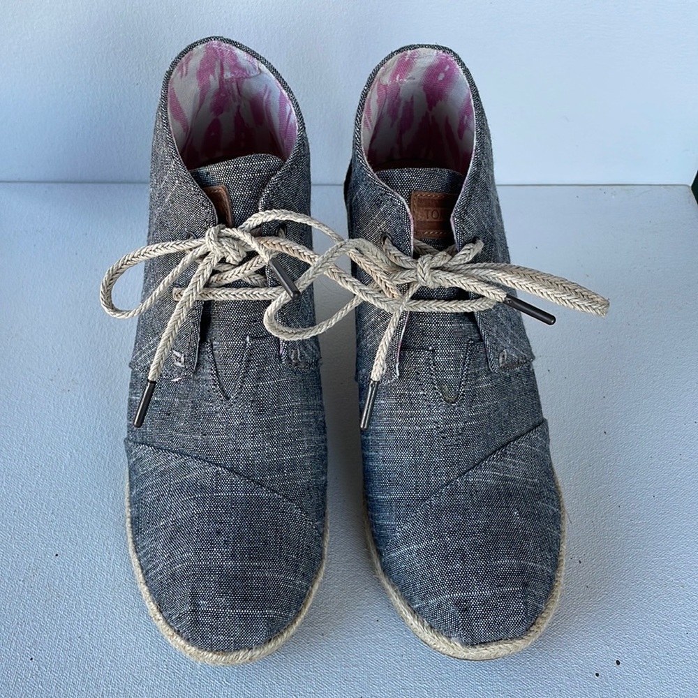 Toms wedge espadrille, blue, denim lace up, women’s size 8